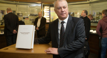 Knygos autorius V. Laurinavičius
