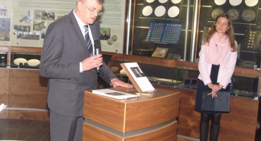 Vienas iš knygos sudarytojų signataras Stasys Kropas