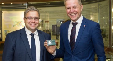 Lietuvos banko valdybos pirmininkas Vitas Vasiliauskas ir Vilniaus meras Remigijus Šimašius
