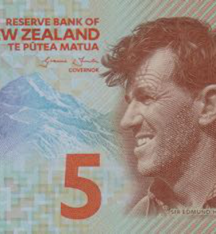 2015 m. laidos N. Zelandijos 5 dolerių banknoto aversas