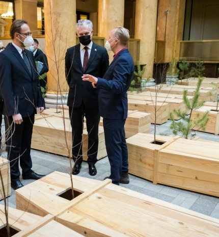 Yoko Ono instaliacijos „Ex It“ atidarymas Lietuvos banko Kauno rūmuose