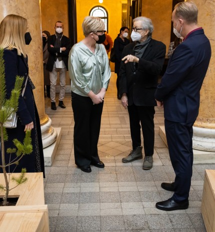 Yoko Ono instaliacijos „Ex It“ atidarymas Lietuvos banko Kauno rūmuose
