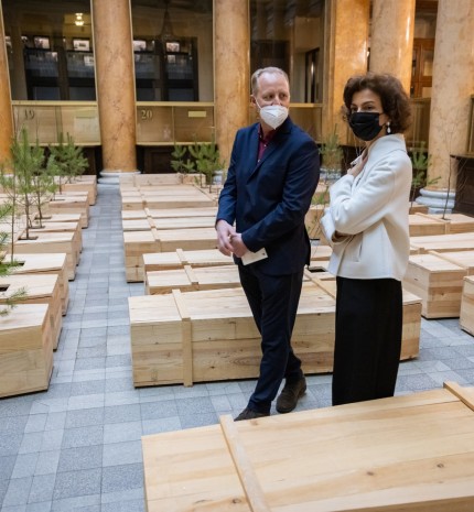 Yoko Ono instaliacijos „Ex It“ atidarymas Lietuvos banko Kauno rūmuose
