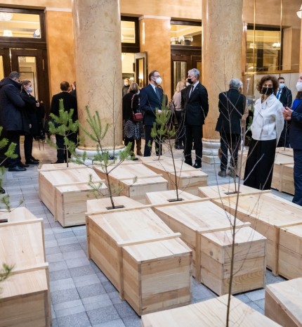 Yoko Ono instaliacijos „Ex It“ atidarymas Lietuvos banko Kauno rūmuose