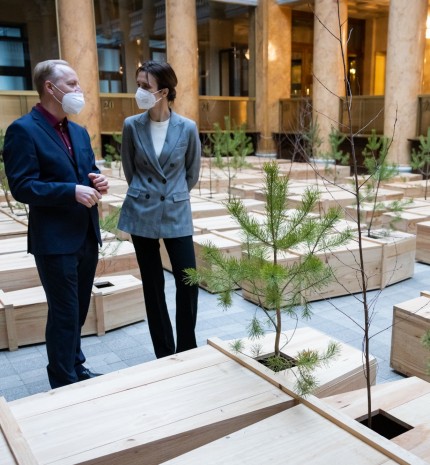 Yoko Ono instaliacijos „Ex It“ atidarymas Lietuvos banko Kauno rūmuose