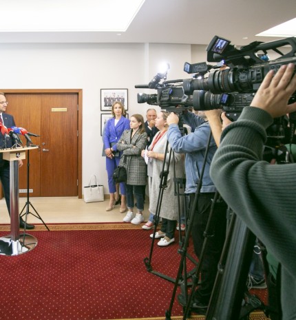 Kolekcinės monetos, skirtos Lietuvos Valstybės Konstitucijos 100-mečiui, pristatymas Konstituciniame Teisme