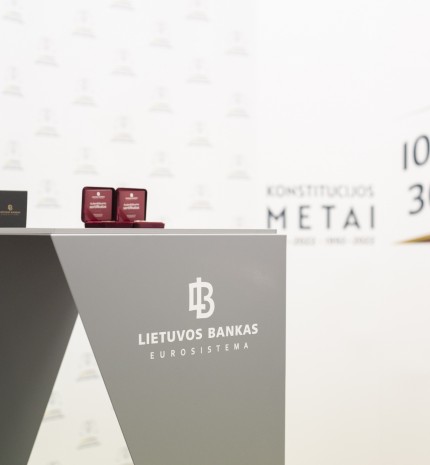 Kolekcinės monetos, skirtos Lietuvos Valstybės Konstitucijos 100-mečiui, pristatymas Konstituciniame Teisme