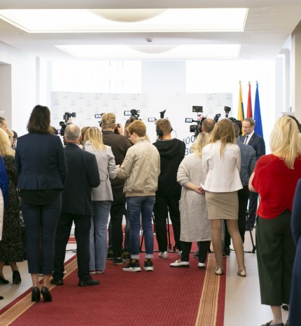 Kolekcinės monetos, skirtos Lietuvos Valstybės Konstitucijos 100-mečiui, pristatymas Konstituciniame Teisme