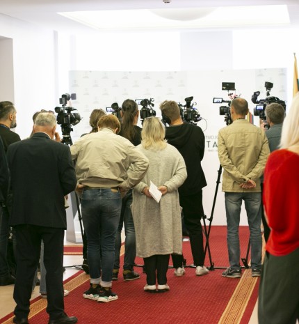 Kolekcinės monetos, skirtos Lietuvos Valstybės Konstitucijos 100-mečiui, pristatymas Konstituciniame Teisme