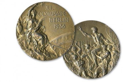 1936 m. Berlyno olimpiados medalis (Džesio Ovenso turėtas aukso medalis verinamas bene daugiausiai)