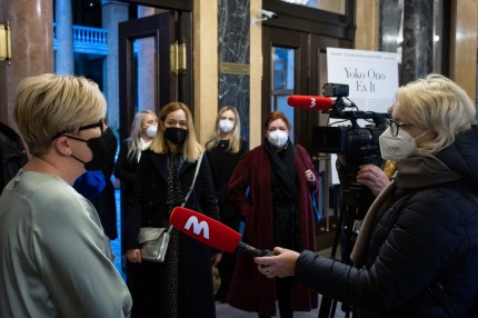 Yoko Ono instaliacijos „Ex It“ atidarymas Lietuvos banko Kauno rūmuose