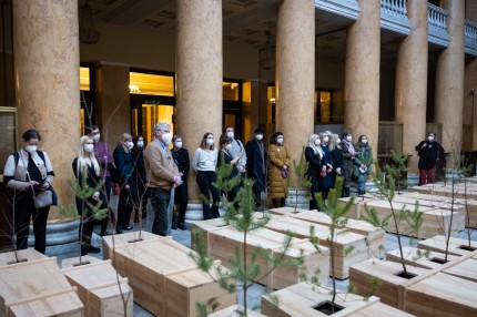 Yoko Ono instaliacijos „Ex It“ atidarymas Lietuvos banko Kauno rūmuose