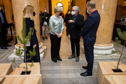 Yoko Ono instaliacijos „Ex It“ atidarymas Lietuvos banko Kauno rūmuose