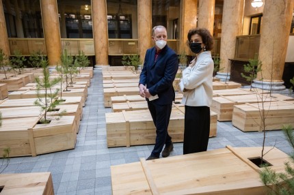 Yoko Ono instaliacijos „Ex It“ atidarymas Lietuvos banko Kauno rūmuose