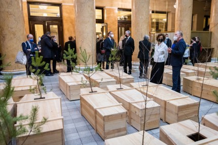 Yoko Ono instaliacijos „Ex It“ atidarymas Lietuvos banko Kauno rūmuose