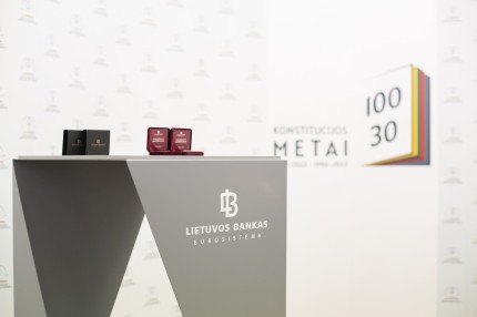 Kolekcinės monetos, skirtos Lietuvos Valstybės Konstitucijos 100-mečiui, pristatymas Konstituciniame Teisme