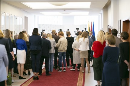 Kolekcinės monetos, skirtos Lietuvos Valstybės Konstitucijos 100-mečiui, pristatymas Konstituciniame Teisme