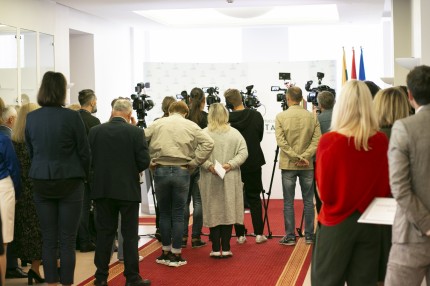 Kolekcinės monetos, skirtos Lietuvos Valstybės Konstitucijos 100-mečiui, pristatymas Konstituciniame Teisme